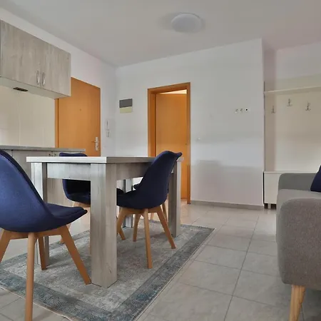 Lara Apartment E6 Апартаменти Брашов