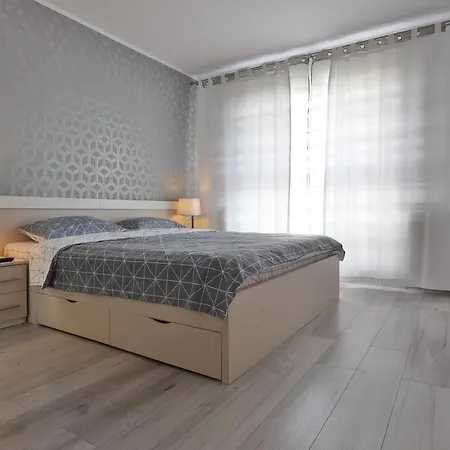 Апартаменти Lara Apartment E6 *