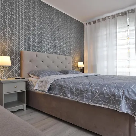 Апартаменти Lara Apartment E6 *